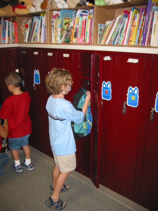 2005/08 August/Vales First Day of School/640x480_IMG_2182.JPG